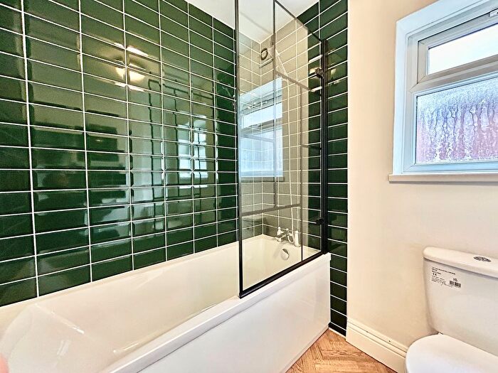 1 Bedroom Flat To Rent In Woodlands Road, London, E17