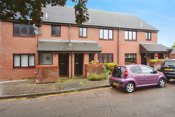 1 Bedroom Maisonette For Sale In Consort Close, Warley, Brentwood, Essex, CM14