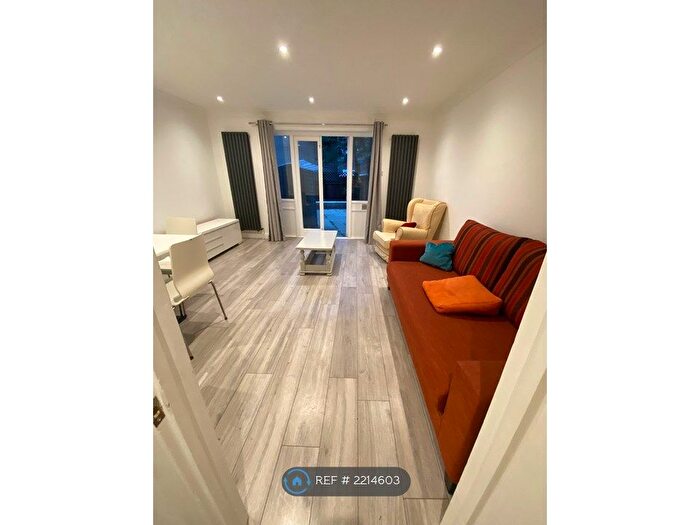 2 Bedroom Terraced House To Rent In Oak Crescent, London, E16