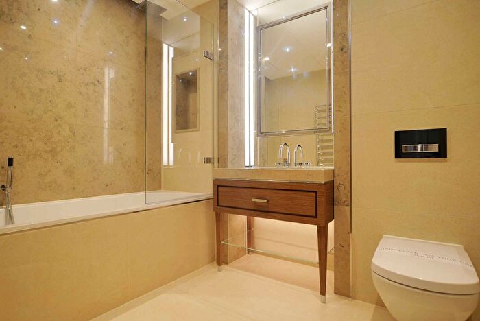 1 Bedroom Flat To Rent In Arundel Street, London, WC2R