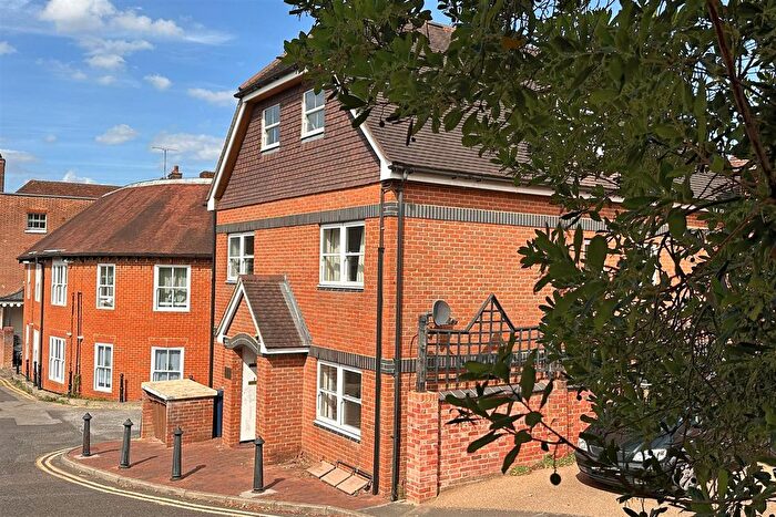 1 Bedroom Flat For Sale In Lower South Street, Godalming, GU7