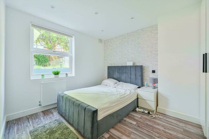 1 Bedroom Flat To Rent In Coldharbour Lane, Brixton, London, SE5