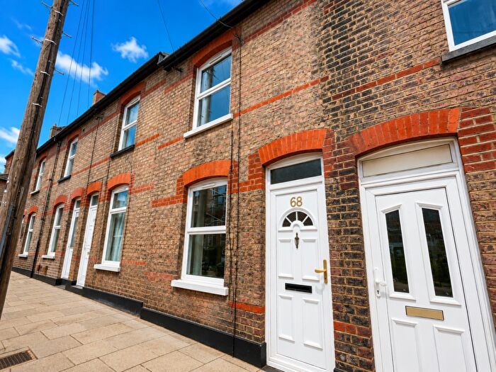 2 Bedroom Terraced House For Sale In Ashton Road, Luton, Bedfordshire, LU1