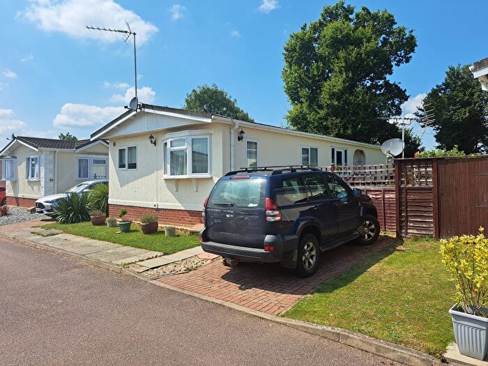 2 Bedroom Mobile/park Home For Sale In Woodlands Park Homes, Danesbury Park Road, Welwyn, AL6