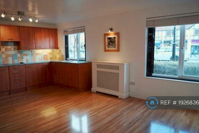 1 Bedroom Flat To Rent In Cobham Gate, Cobham, KT11