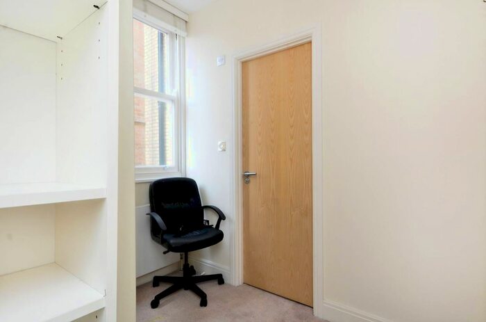 2 Bedroom Flat To Rent In High Holborn, Holborn, London, WC1V