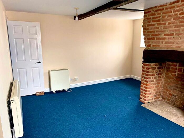 2 Bedroom Flat To Rent In West Street, Faversham, ME13