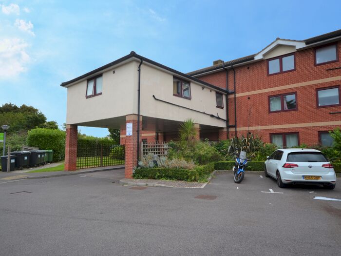 2 Bedroom Flat To Rent In Porters Way, Polegate, BN26