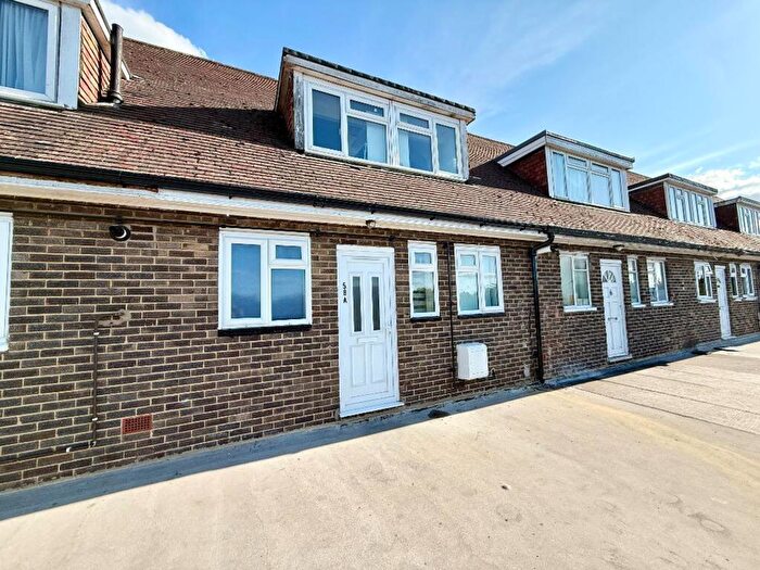 3 Bedroom Flat For Sale In Birdsfoot Lane, Luton, LU3