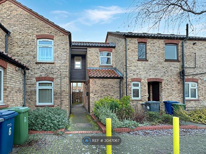 2 Bedroom Flat To Rent In Hadleigh Court, Cambridge, CB5