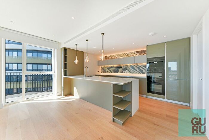 3 Bedroom Flat To Rent In Cascade Way, London, W12