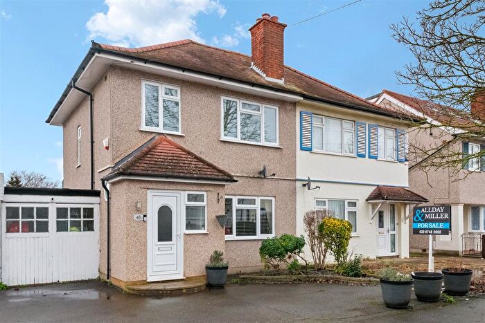 3 Bedroom Semi Detached House For Sale In Hurstfield Crescent, Hayes, UB4