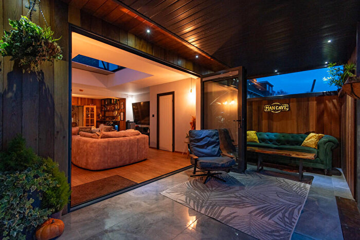 4 Bedroom Semi Detached House For Sale In Goring-by-sea, Worthing, BN12