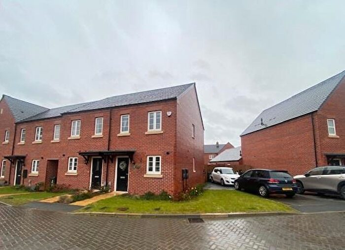 2 Bedroom End Of Terrace House For Sale In Banbury, Oxfordshire, OX16