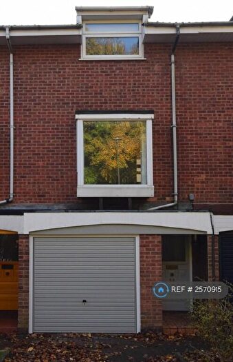 3 Bedroom Terraced House To Rent In Kingfisher Way, Birmingham, B30