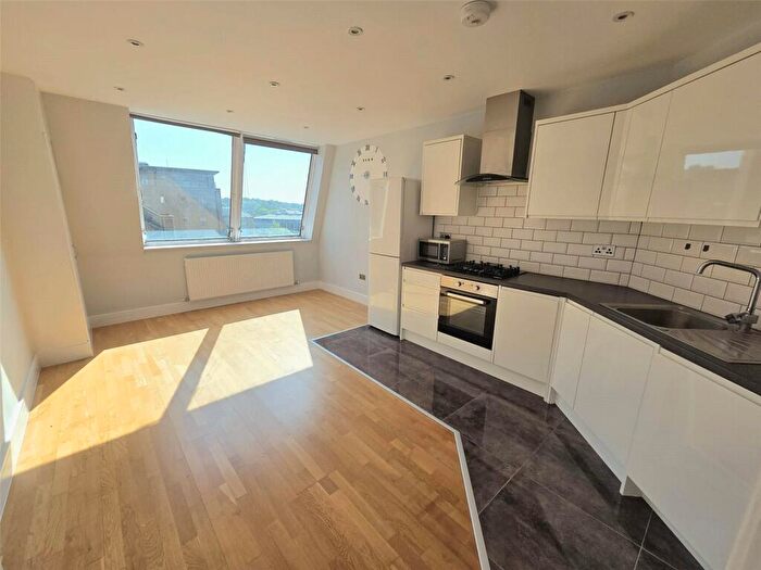 1 Bedroom Flat To Rent In London Road, Bracknell, Berkshire, RG12
