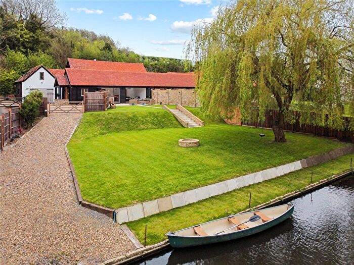 4 Bedroom Link Detached House For Sale In Springwell Lane, Rickmansworth, Hertfordshire, WD3