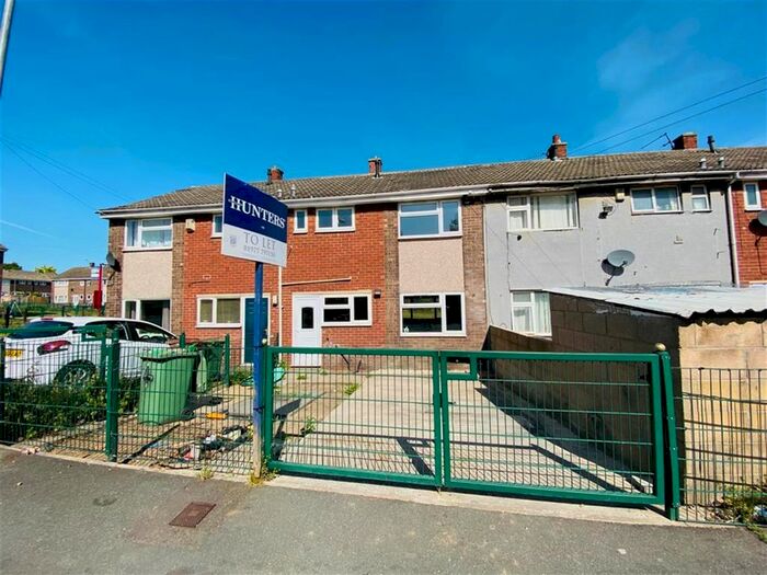 2 Bedroom Town House To Rent In Garsdale Walk, Knottingley, WF11