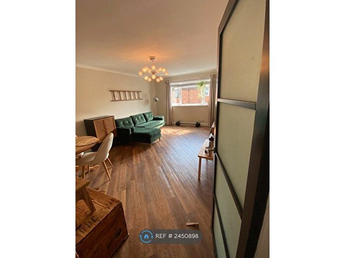 2 Bedroom Flat To Rent In Bridge Court, Lytham St. Annes, FY8