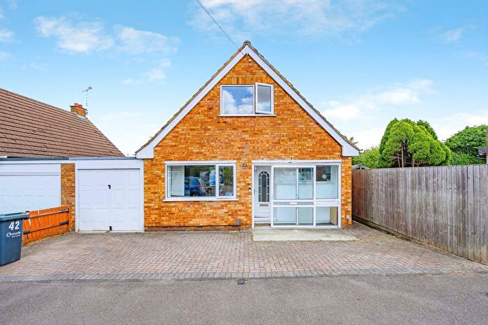 3 Bedroom Bungalow For Sale In Vincent Road, Luton, Bedfordshire, LU4