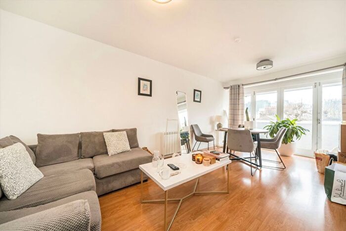 2 Bedroom Flat To Rent In The Colonnades, Notting Hill, W2
