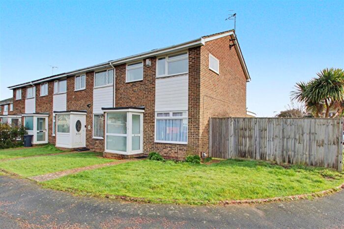 3 Bedroom House To Rent In Coleridge Close, Goring-By-Sea, Worthing, BN12