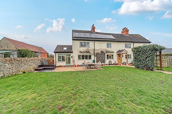 3 Bedroom Semi Detached House For Sale In Upper End, Eckington, WR10