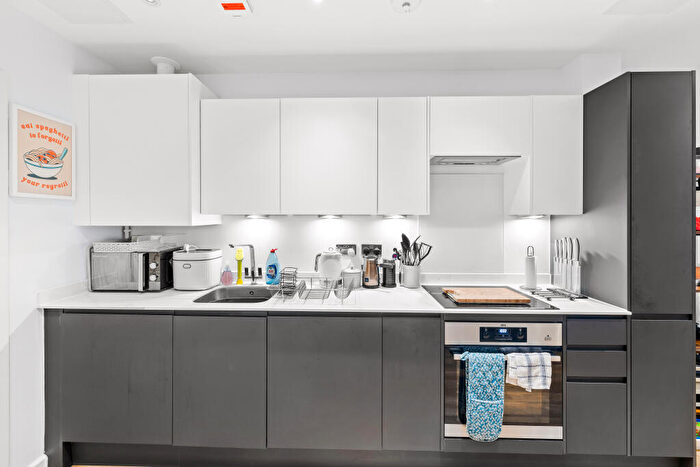 1 Bedroom Apartment For Sale In Ref: Gk - Chertsey Road, Woking, GU21