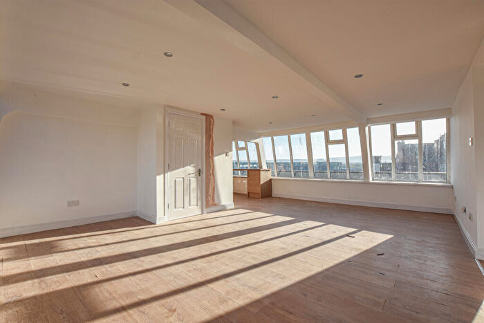 2 Bedroom Apartment To Rent In Rochdale, Lancashire, OL16