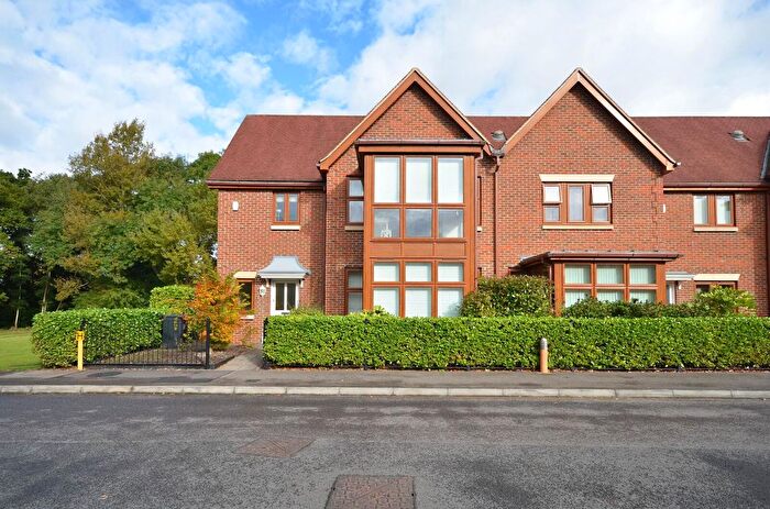 3 Bedroom End Of Terrace House For Sale In Lakeside, Chobham, GU24