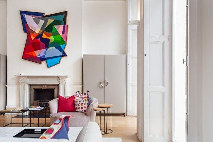 3 Bedroom Flat To Rent In Palace Gate, London, W8