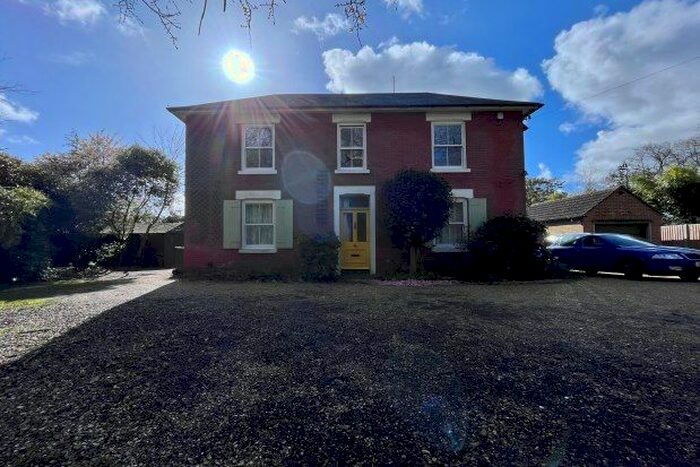 4 Bedroom Property To Rent In Brook Lane, Southampton, SO31