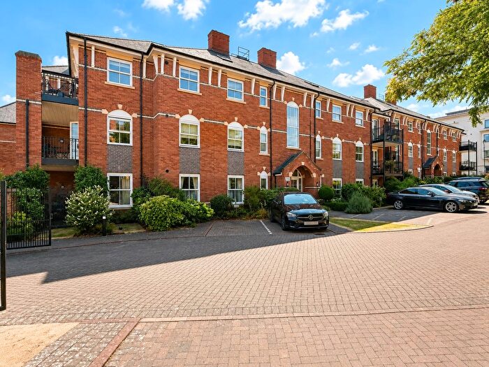 3 Bedroom Flat To Rent In Humphris Place, Cheltenham, Gloucestershire, GL53