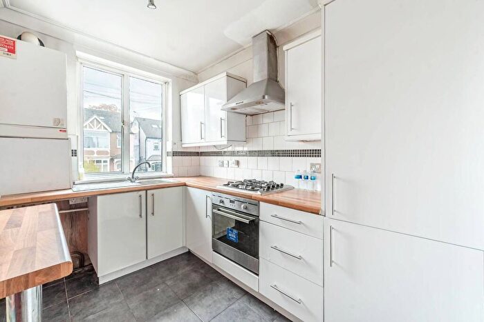 2 Bedroom Maisonette For Sale In Beresford Road, Harrow, HA1