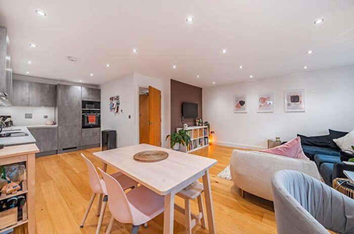 2 Bedroom Flat For Sale In Kings Court, Foxley Lane, West Purley, CR8