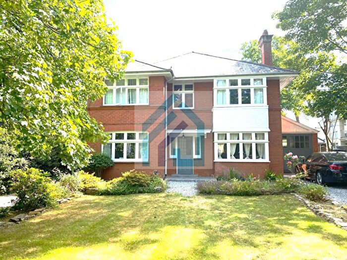 Detached House To Rent In Modern House On Queens Park Avenue, Bournemouth, BH8