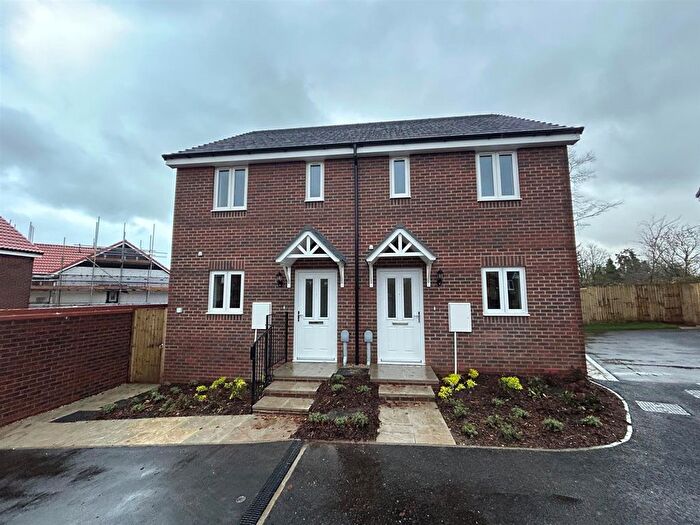 3 Bedroom End Of Terrace House For Sale In Nightingale Close, Chippenham, SN15