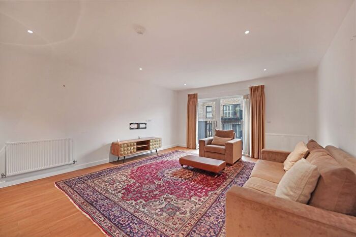 3 Bedroom Flat To Rent In Rolfe Terrace, Woolwich, SE18