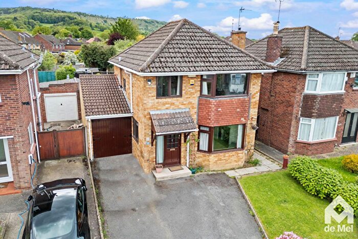3 Bedroom Detached House For Sale In Beeches Road, Charlton Kings, GL53