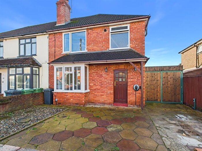 4 Bedroom Semi Detached House For Sale In Kingscroft Road, Hucclecote, Gloucester, GL3