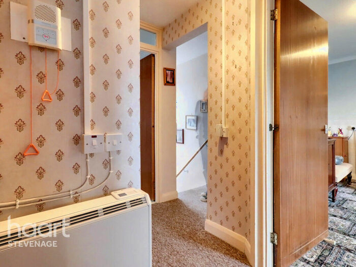 2 Bedroom Maisonette For Sale In The Lawns, Stevenage, SG2