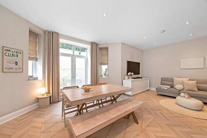 2 Bedroom Flat For Sale In Knights Hill, West Norwood, London, SE27