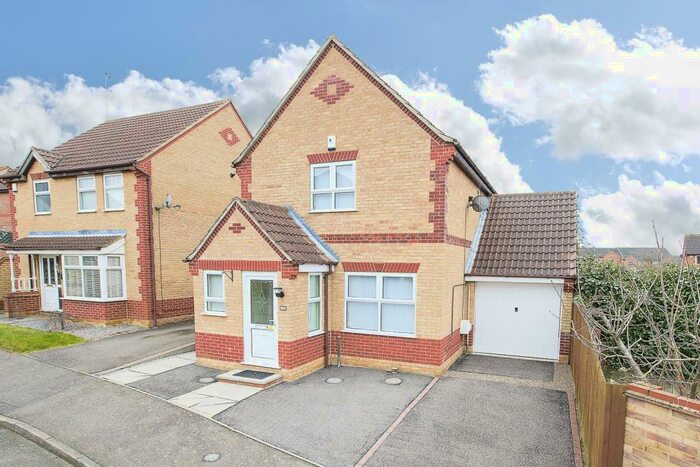 3 Bedroom Detached House To Rent In Longleat Grove, Kettering, NN15