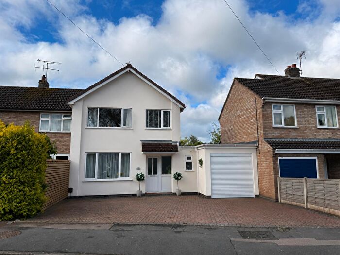 3 Bedroom Link Detached House For Sale In Southway, Blaby, Leicester, LE8