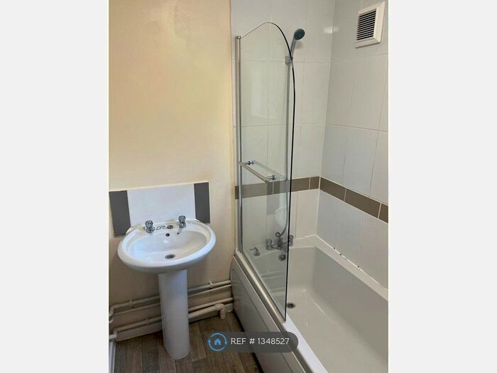 1 Bedroom Maisonette To Rent In Azelin Court, Swindon, SN3