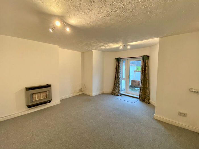 2 Bedroom Flat To Rent In Withington Road, Manchester, M16