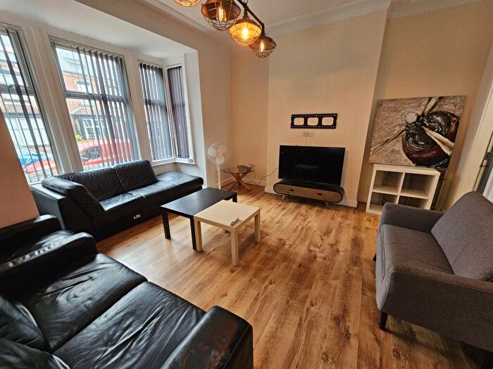 6 Bedroom House To Rent In Stanmore Street, Leeds, LS4