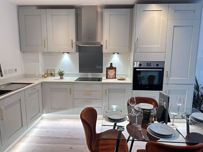 1 Bedroom Flat To Rent In Gramophone Lane, Hayes, Greater London, UB3