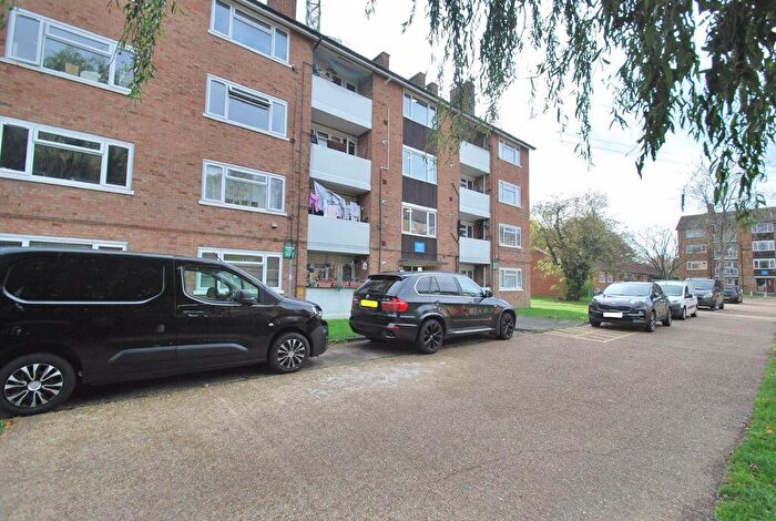 2 Bedroom Flat For Sale In South Lane, New Malden, KT3