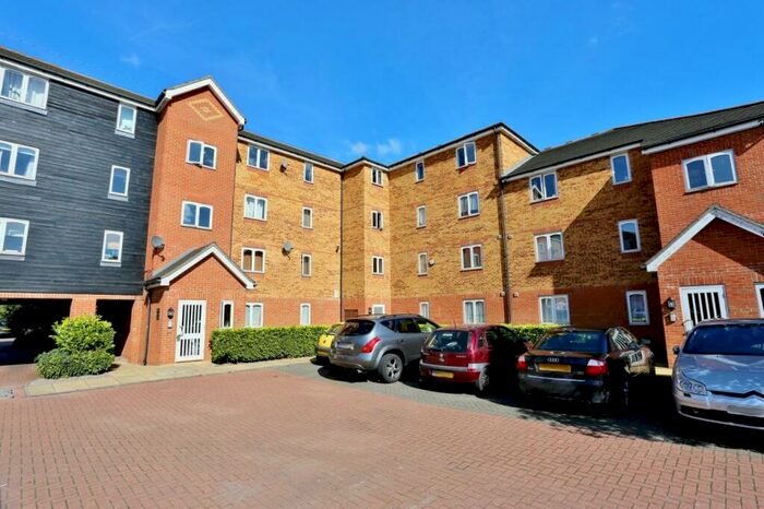 2 Bedroom Apartment To Rent In Dunlop Close, Dartford, Kent, DA1